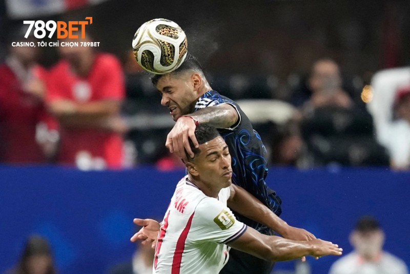 Romero đáp trả gắt Gary Neville